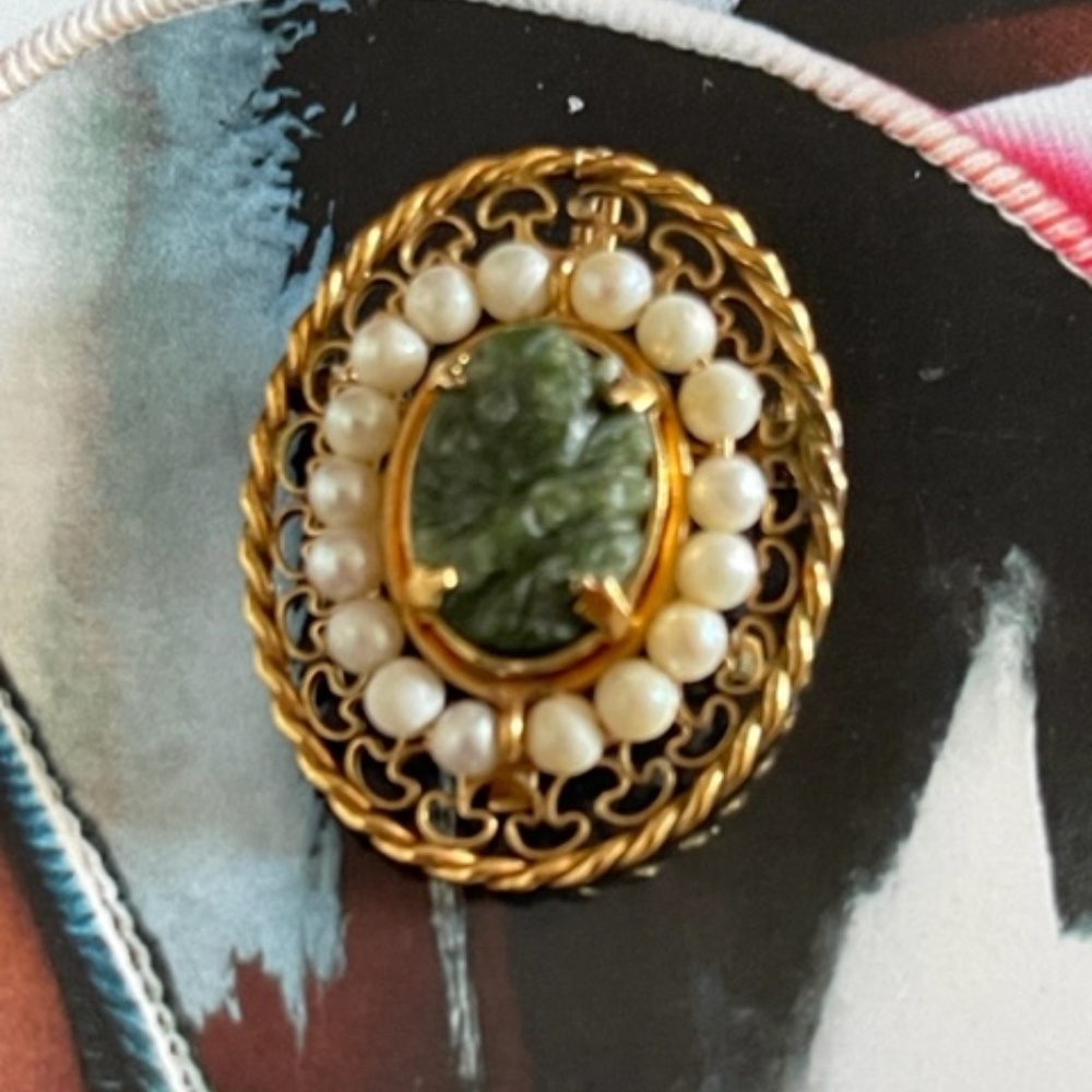 Auth Vintage Winard 12KT Yellow Gold Filled Faux Pearl Jade Brooch Pendant.